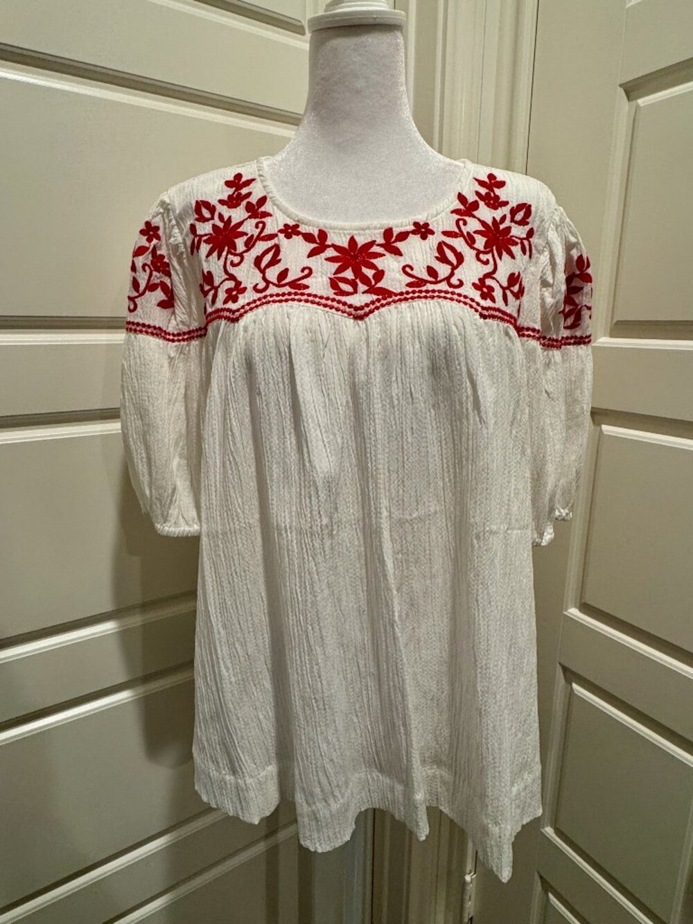 THML white with red embroidery top Size Large